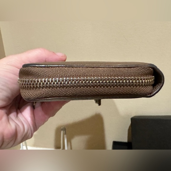 Gucci Soho Brown Zippy Wallet - Picture 5 of 16